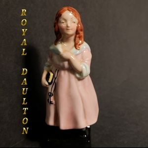 ROYAL DAULTON FIGURINE⭐